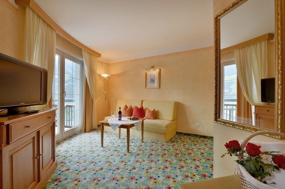 Wohlfuehlhotel Schiestl Fügen Kültér fotó